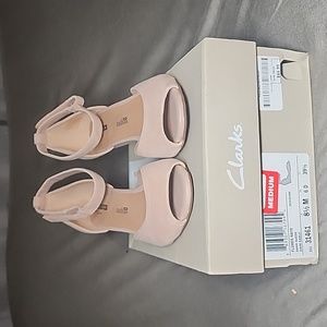 Clarks Flores Raye Sand Suede Peek-Toe Wedges - Size 8.5